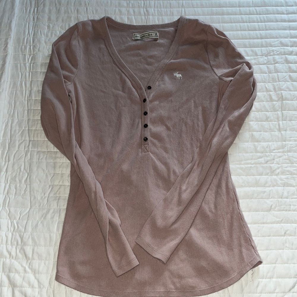 ⭐️✨3 for$20 ✨⭐️Abercrombie and Fitch shirt size medium